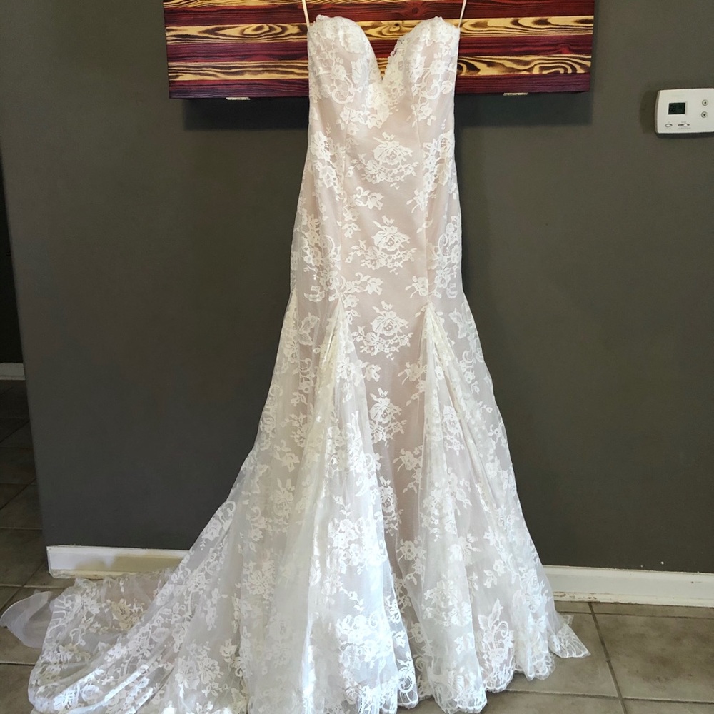 Jim Hjelm Hayley Paige Ivory Wedding Dress